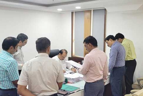 अधिवेशन संपताच आज सुट्टीच्या दिवशी मंत्रालयात उपस्थित राहून उपमुख्यमंत्री अजित पवार यांच्याकडून नागरिकांच्या पत्रांवर कार्यवाही