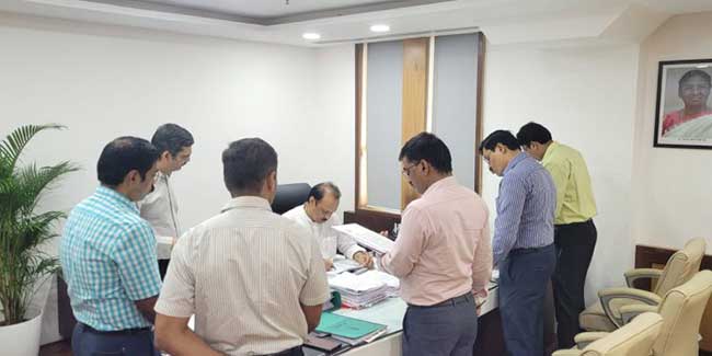 अधिवेशन संपताच आज सुट्टीच्या दिवशी मंत्रालयात उपस्थित राहून उपमुख्यमंत्री अजित पवार यांच्याकडून नागरिकांच्या पत्रांवर कार्यवाही