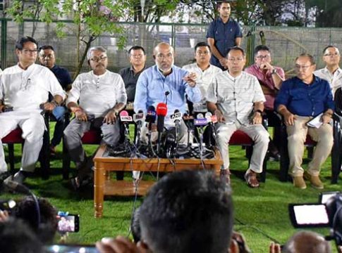 Manipur : मणिपूर सरकारचा पाठिंबा मित्रपक्षाने काढला