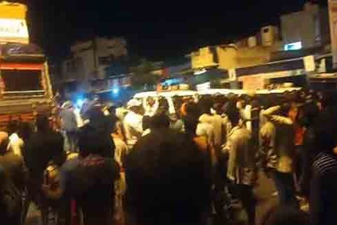 Dhule News : आदिवासी दिनानिमित्त लावलेला फलक फाडल्याप्रकरणी धुळ्यात दोन गटांत राडा