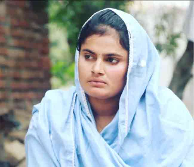 Farmani Naaz : व्हायरल गाणे ‘हर हर शंभू’ची गायिका फरमानीच्या भावाची चाकूने भोसकून हत्या!