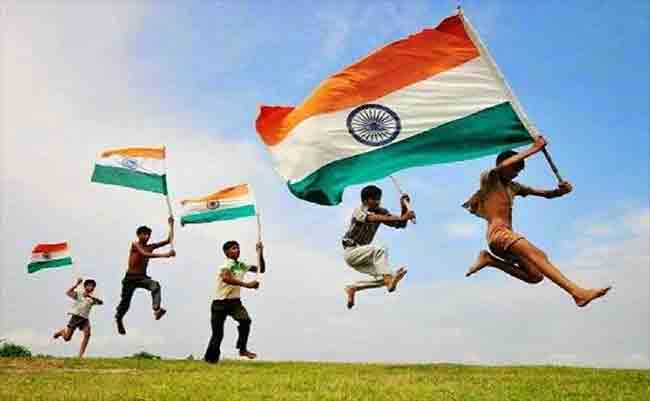 Har Ghar Tiranga : ‘तिरंगा सेल्फी’ उपक्रमाला सुरुवात; सर्व इमारती व घरांवर तिरंगा लावण्याचे आवाहन!
