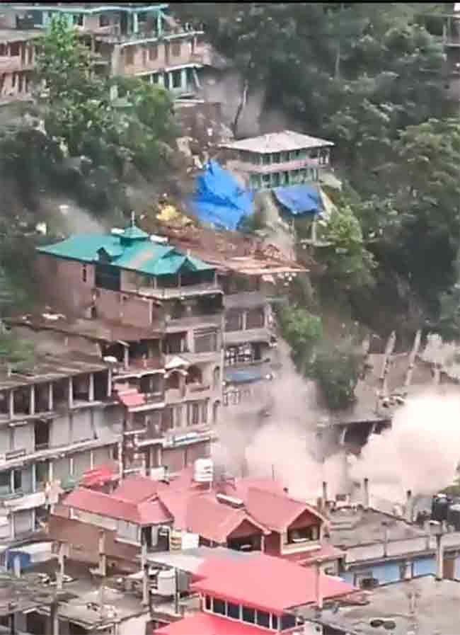 Landslides in Kullu : कुल्लूमध्ये भूस्खलनात अनेक घरे, इमारती जमीनदोस्त