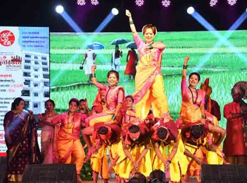 ‘मराठी पाऊल पडते पुढे’ कार्यक्रमाचा ४०००वा प्रयोग दिमाखात