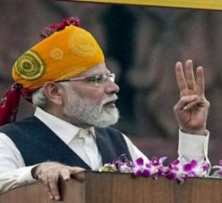 पुढील वर्षी लाल किल्ल्यावर मोदीच तिरंगा फडकवणार...