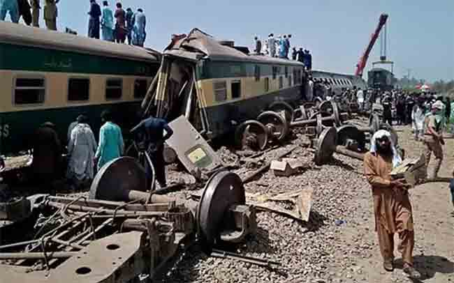 Pakistan rail accident: पाकिस्तानात भीषण अपघात, मंत्र्यांचा घातपाताचा दावा