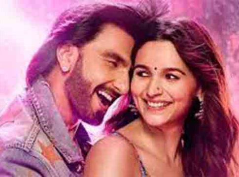 Rocky Aur Rani Ki Premkahani : ‘रॉकी और रानी की प्रेमकहानी’ची जोरदार चर्चा