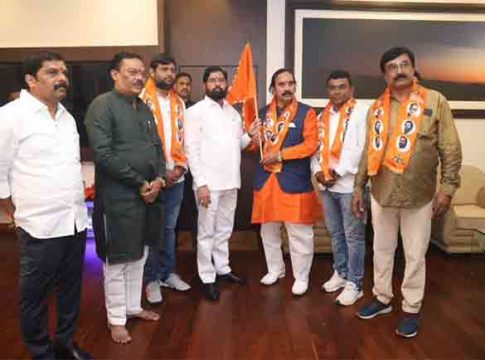 Shivsena vs Thackeray Gat : ठाकरे गटाचे भगदाड कायम; छत्रपती संभाजीनगरात माजी महापौरांसह पदाधिकाऱ्यांचा शिवसेनेत प्रवेश