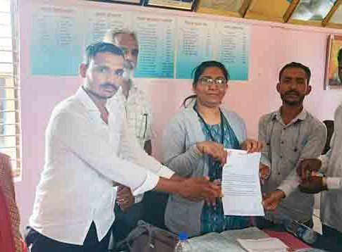 शालेय पोषण आहारात तिस-यांदा आढळल्या अळ्या!