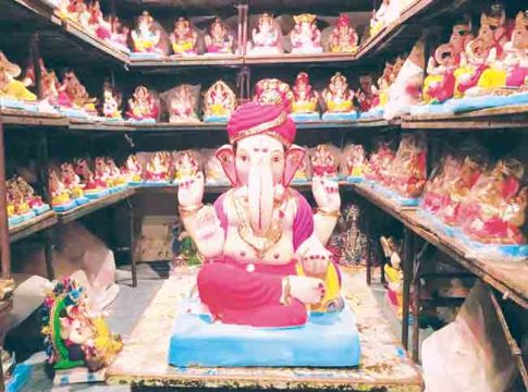 Ganesh Idols: गणेशमूर्ती उंचीच्या मर्यादेची अट हमीपत्रातून वगळली
