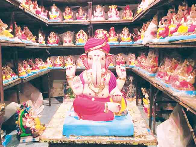 Ganesh Idols: गणेशमूर्ती उंचीच्या मर्यादेची अट हमीपत्रातून वगळली