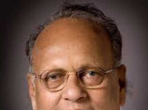 'अखेर पावसाळ्यातच हा वृक्ष उन्मळून पडला'