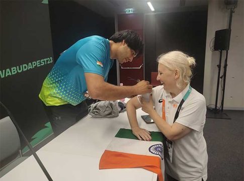 तिरंग्याच्या सन्मानार्थ नीरज चोप्राने केले असे काही की...तुम्हीही म्हणाल, वा रे पठ्ठ्या...