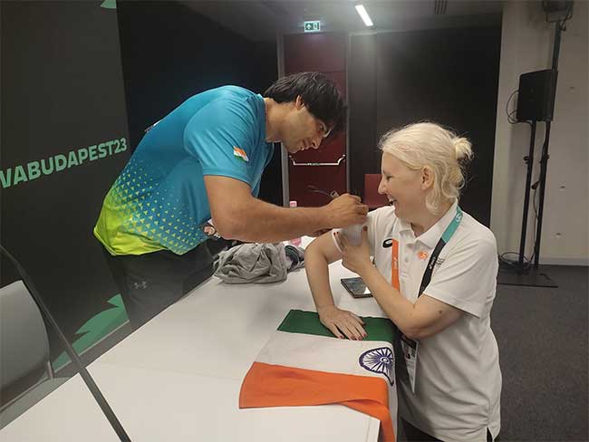 तिरंग्याच्या सन्मानार्थ नीरज चोप्राने केले असे काही की…तुम्हीही म्हणाल, वा रे पठ्ठ्या…