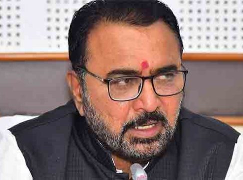 धर्मादाय रुग्णालयांमध्ये गरीब रुग्णांवरील उपचाराला टाळाटाळ करणाऱ्यांवर कारवाई करा