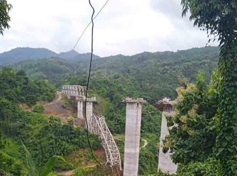 Mizoram Railway Bridge Collapse : मिझोराममध्ये निर्माणाधीन रेल्वे पूल कोसळला; १७ मजुरांचा मृत्यू, ३० ते ४० मजूर अद्यापही ढिगाऱ्याखाली अडकल्याची शक्यता