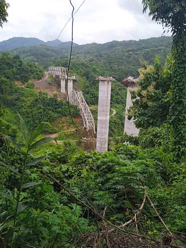 Mizoram Railway Bridge Collapse : मिझोराममध्ये निर्माणाधीन रेल्वे पूल कोसळला; १७ मजुरांचा मृत्यू, ३० ते ४० मजूर अद्यापही ढिगाऱ्याखाली अडकल्याची शक्यता