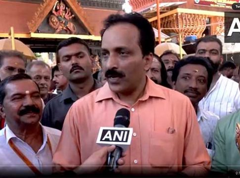 Chandraayaan 3 : 'चांद्रयान ३'च्या यशानंतर इस्त्रो प्रमुखांनी घेतले देवाचे दर्शन
