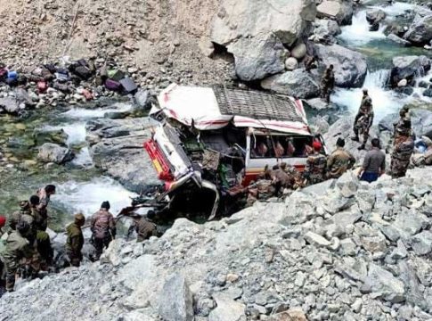 लडाखमध्ये लष्कराच्या वाहनाला अपघात, ९ जवान शहीद