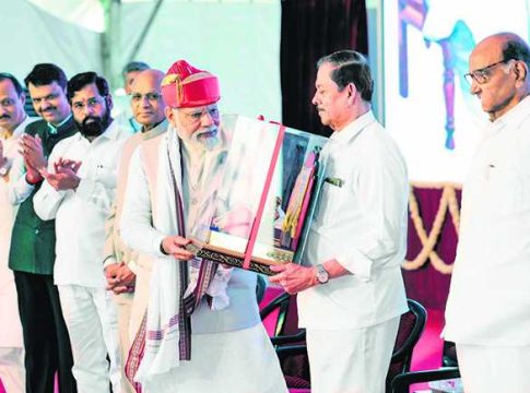 लो. टिळक पुरस्कार ‘लोकमान्य’ नेतृत्वाला...