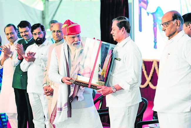लो. टिळक पुरस्कार ‘लोकमान्य’ नेतृत्वाला…