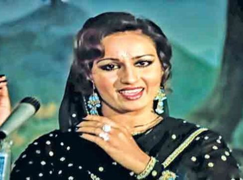 Bollywood song : शीशा हो या दिल हो...