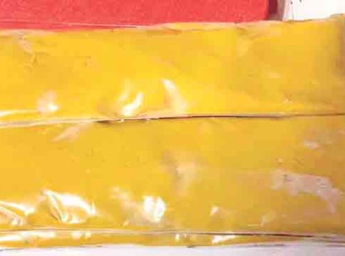 Crime : सोने लपविण्यासाठी चक्क डायपरचा वापर!