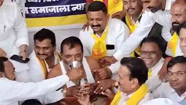 Dhangar reservation : गिरीश महाजनांनी शब्द दिला आणि धनगरांनी उपोषण मागे घेतले