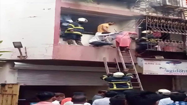 Fire : साकीनाका येथे पाच मजली इमारतीला आग