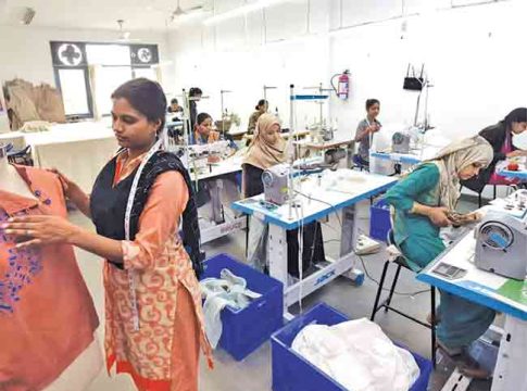 Schemes : उद्योगांना प्रोत्साहन देणाऱ्या विविध योजना...