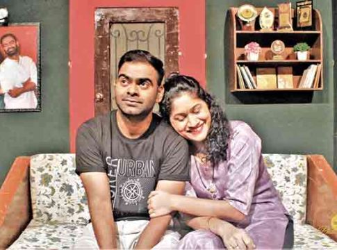 Marathi natak : नवोदितांची नाटकं बघणं मनावर घ्या!
