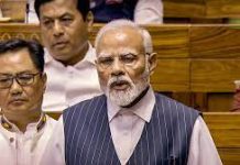 नरेंद्र मोदींनी केली, विरोधकांची धुलाई