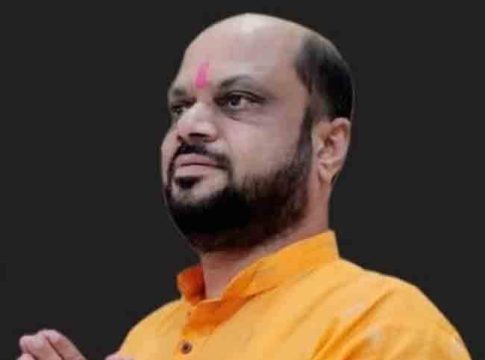 पाय घसरून धरणात पडल्याने महावितरण कर्मचाऱ्याचा मृत्यू