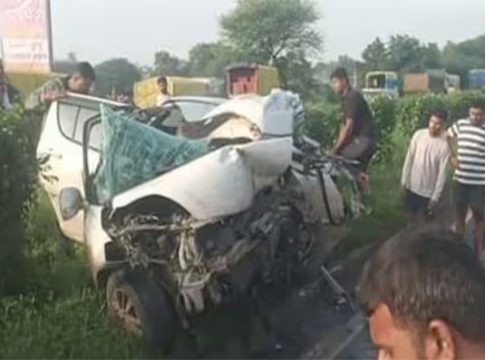 Accident : नाशिकमध्ये कार-कंटेनरचा भीषण अपघात; धुळ्याच्या नगरसेवकासह चौघांचा मृत्यू