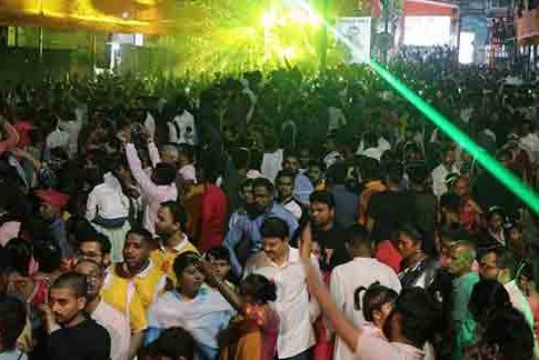 Nashik : सर्वोच्च न्यायालयाचा आदेश धाब्यावर, पोलिसांची बघ्याची भूमिका?
