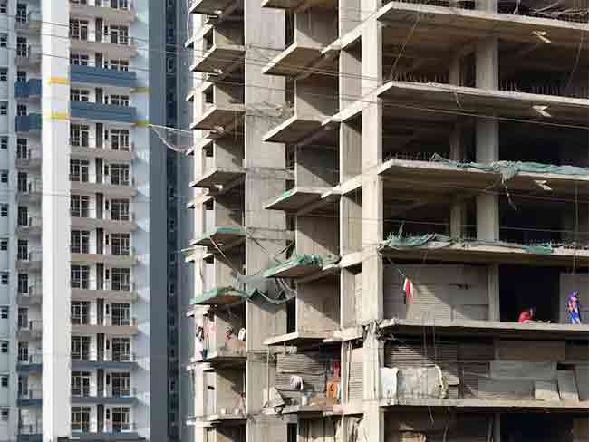 Lift collapsed in Noida : नोएडात मोठी दुर्घटना! इमारतीच्या बांधकामादरम्यान लिफ्ट कोसळून चार जणांचा मृत्यू