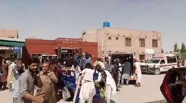 Pakistan News : पाकिस्तानातून खळबळजनक बातमी! ईदच्या मिरवणुकीत आत्मघातकी स्फोट