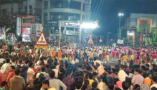 Pune Ganeshotsav : पुण्यातील सार्वजनिक गणेश विसर्जन मिरवणुका अजूनही सुरुच