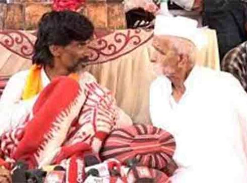 Sambhaji Bhide : संभाजी भिडे मनोज जरांगेंच्या भेटीसाठी अंतरवाली सराटी गावात...