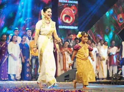 Sunny Leone : सनी लिओनीने केला ऑटिस्टिक मुलांसोबत रॅम्प वॉक!