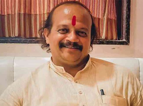 Vasant More : प्रकाश आंबेडकरांचा विश्वासघात! पुण्यात वसंत मोरेंविरुद्ध वंचित आक्रमक