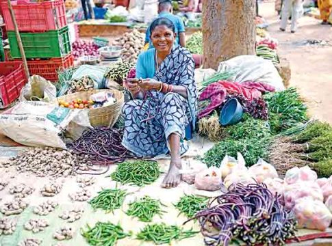 Market : आदिवासींसाठी हवी हक्काची बाजारपेठ