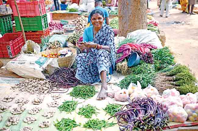 Market : आदिवासींसाठी हवी हक्काची बाजारपेठ