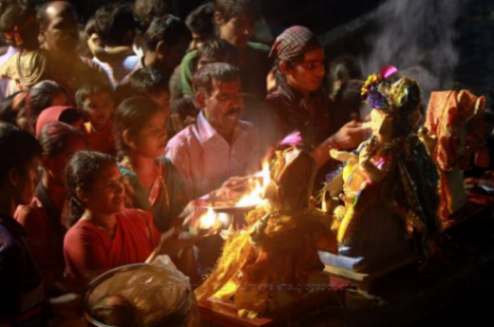 एक गाव असंही! गाव जपतयं ४३ वर्षे ही परंपरा…