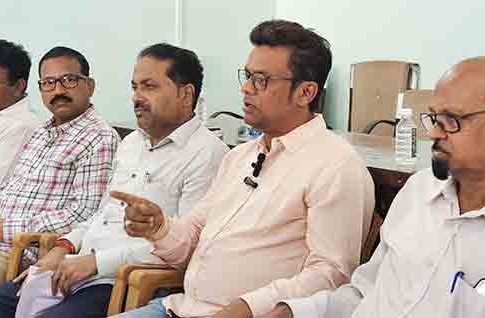 भाजप नेत्यांवर खोटे आरोप करणाऱ्या घोटाळेबाज शिशिर धारकरला पेणच्या रस्त्यांवर फिरू देणार नाही - गटनेते अनिरुध्द पाटील