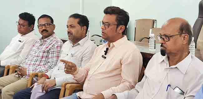 भाजप नेत्यांवर खोटे आरोप करणाऱ्या घोटाळेबाज शिशिर धारकरला पेणच्या रस्त्यांवर फिरू देणार नाही – गटनेते अनिरुध्द पाटील