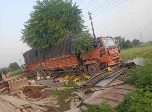 Buldhana Accident : रस्त्याच्या कडेला झोपलेल्या मजुरांना भरधाव ट्रकने चिरडले...