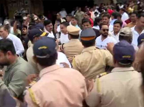 INDIA Alliance : जमावबंदी असताना 'मी पण गांधी' रॅली काढणार्‍या इंडिया आघाडीचे कार्यकर्ते पोलिसांच्या ताब्यात...