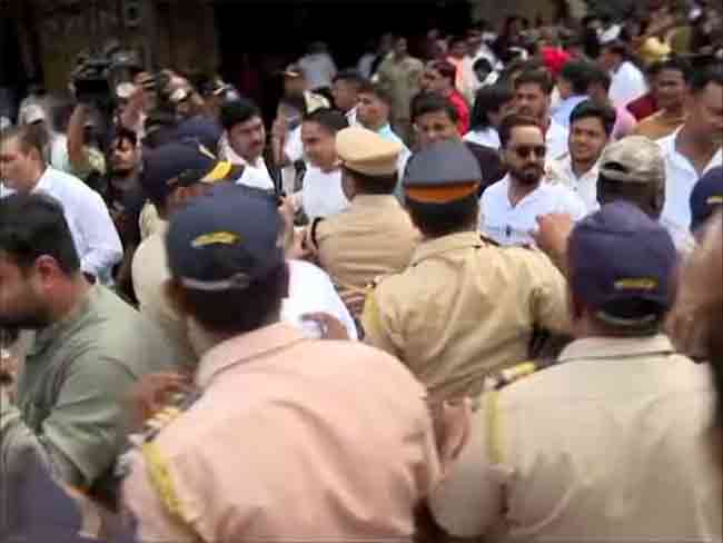 INDIA Alliance : जमावबंदी असताना ‘मी पण गांधी’ रॅली काढणार्‍या इंडिया आघाडीचे कार्यकर्ते पोलिसांच्या ताब्यात…