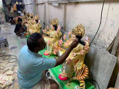 Navratri 2023 : दुर्गे दुर्गट भारी तुजविण संसारी... आता सर्वत्र नवरात्रीचा जल्लोष!